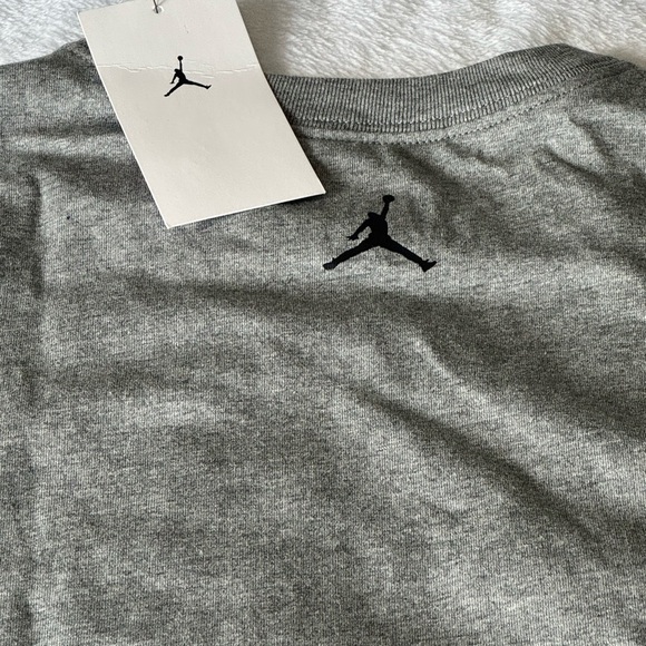 Nike/ Jordon Gray Graphic T-Shirt - Picture 4 of 4
